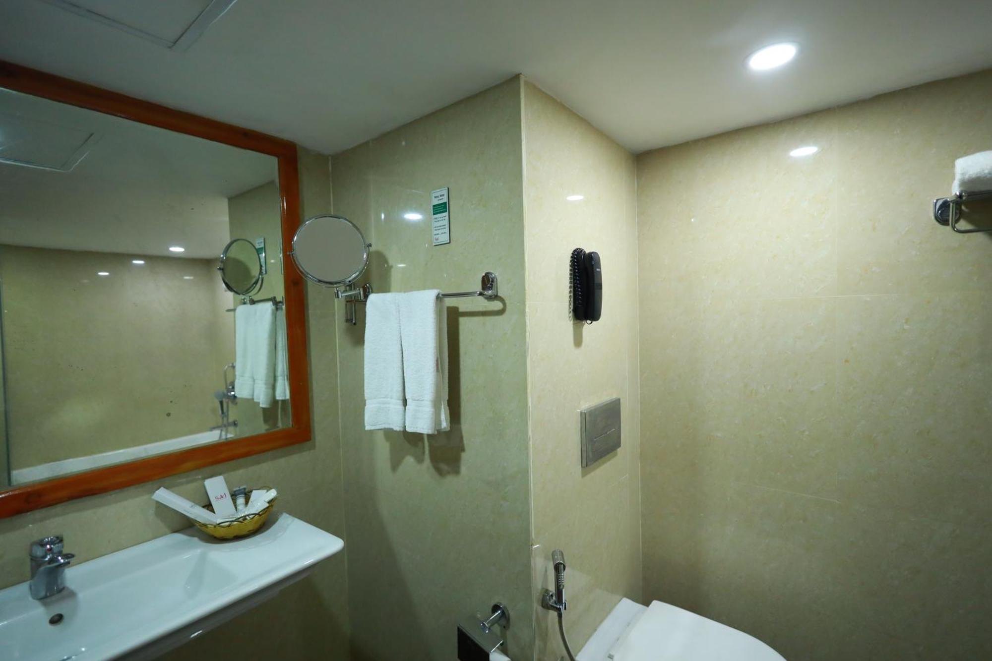 Saj Luciya -A Classified 4 Star Hotel Тривандрум Экстерьер фото