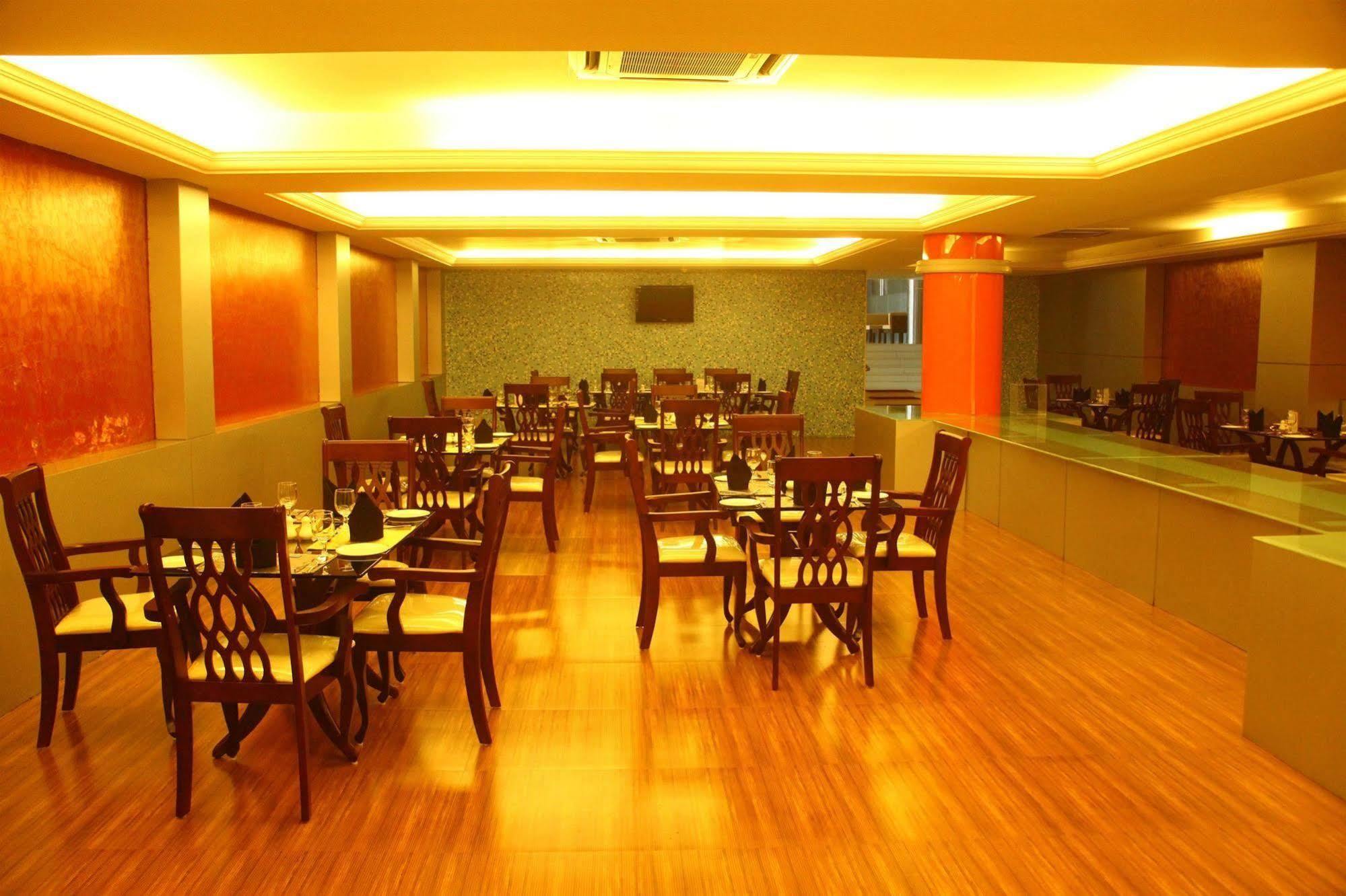 Saj Luciya -A Classified 4 Star Hotel Тривандрум Экстерьер фото