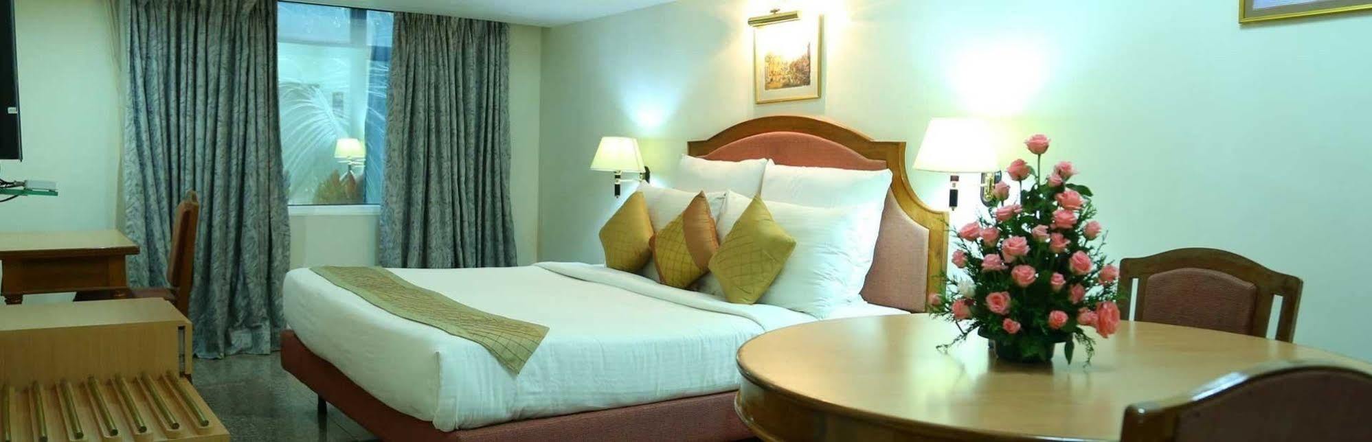 Saj Luciya -A Classified 4 Star Hotel Тривандрум Экстерьер фото